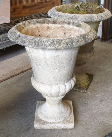 A lot of 5 Medici Urns